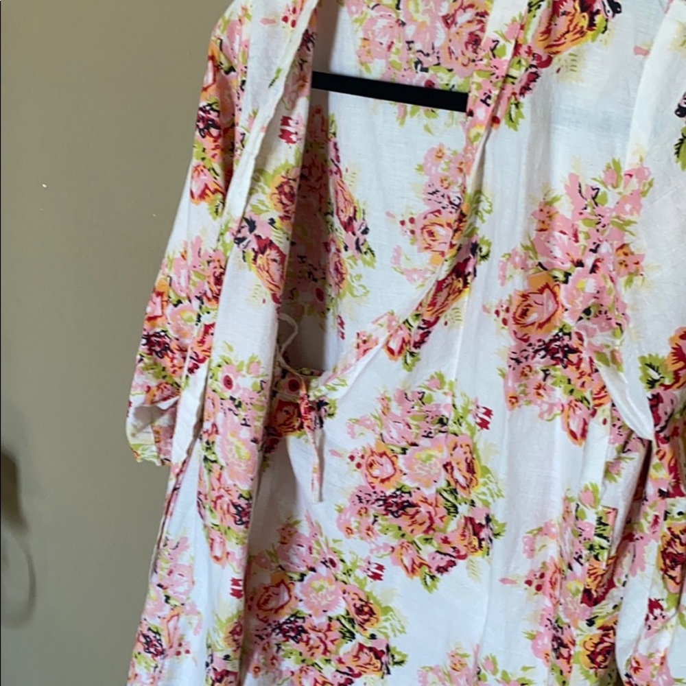 Robe - Picture 2 of 3